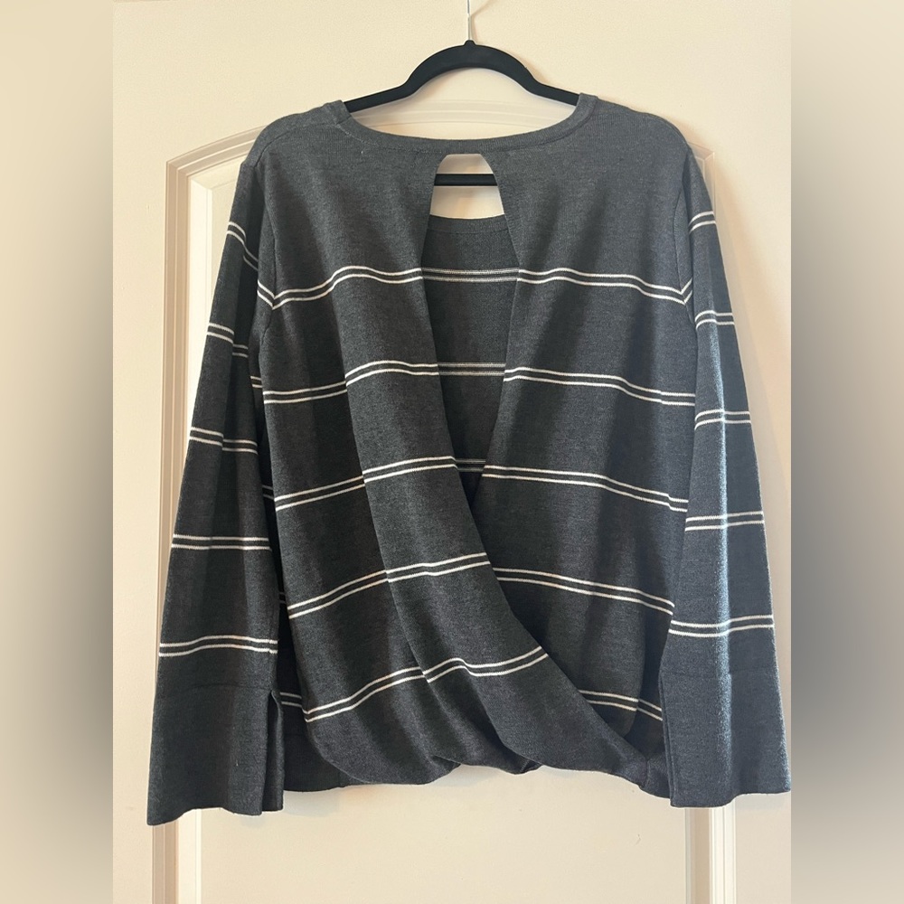 Heartloom Beautiful Charcoal Striped Open Back Sweater Women’s Size Medium